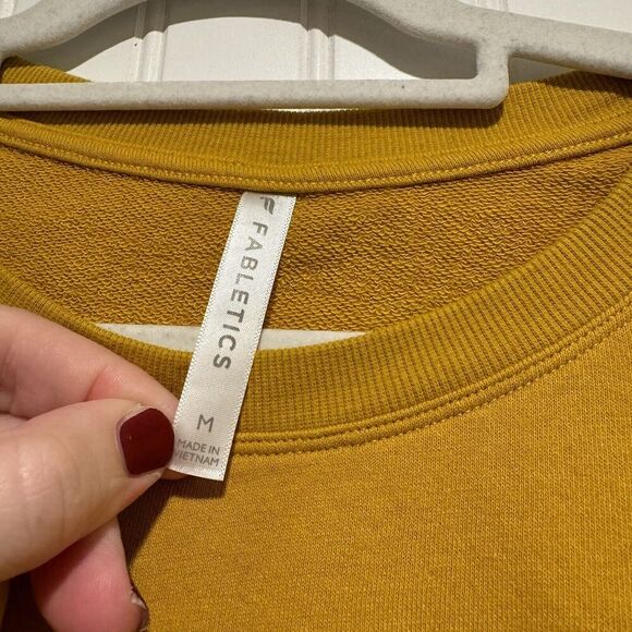 Fabletics Mustard Yellow Cassie Short Sleeve Sweatshirt Size Medium - Picture 4 of 5